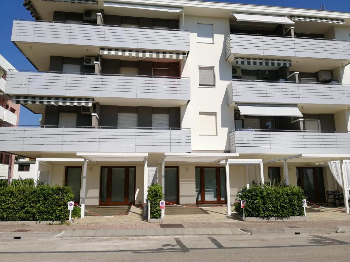 Condominio Diana Est- Gemini Bibione Esterno foto