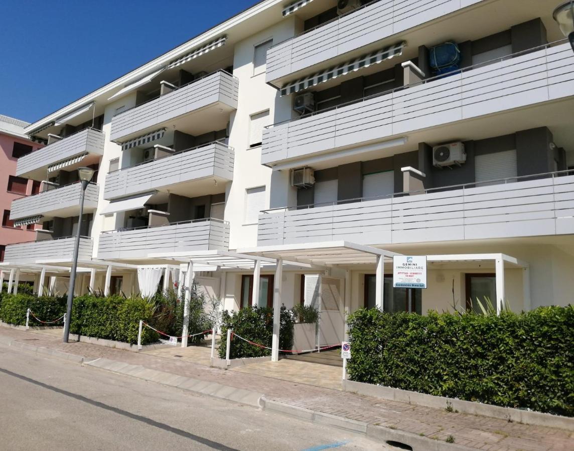 Condominio Diana Est- Gemini Bibione Esterno foto